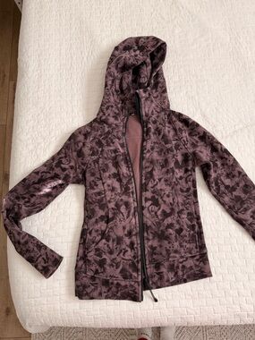 Lululemon Scuba size 6